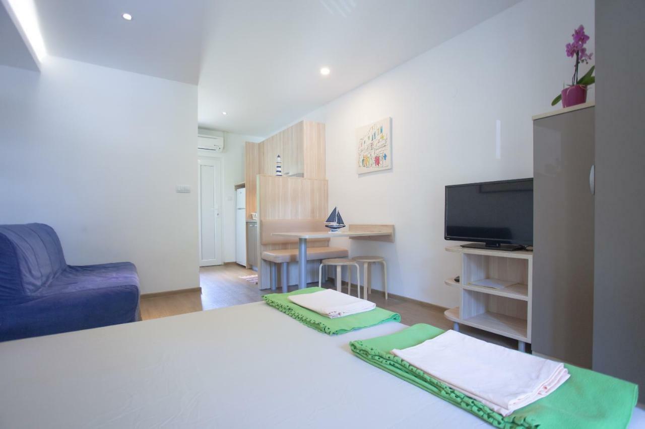 - Seaview Apartament